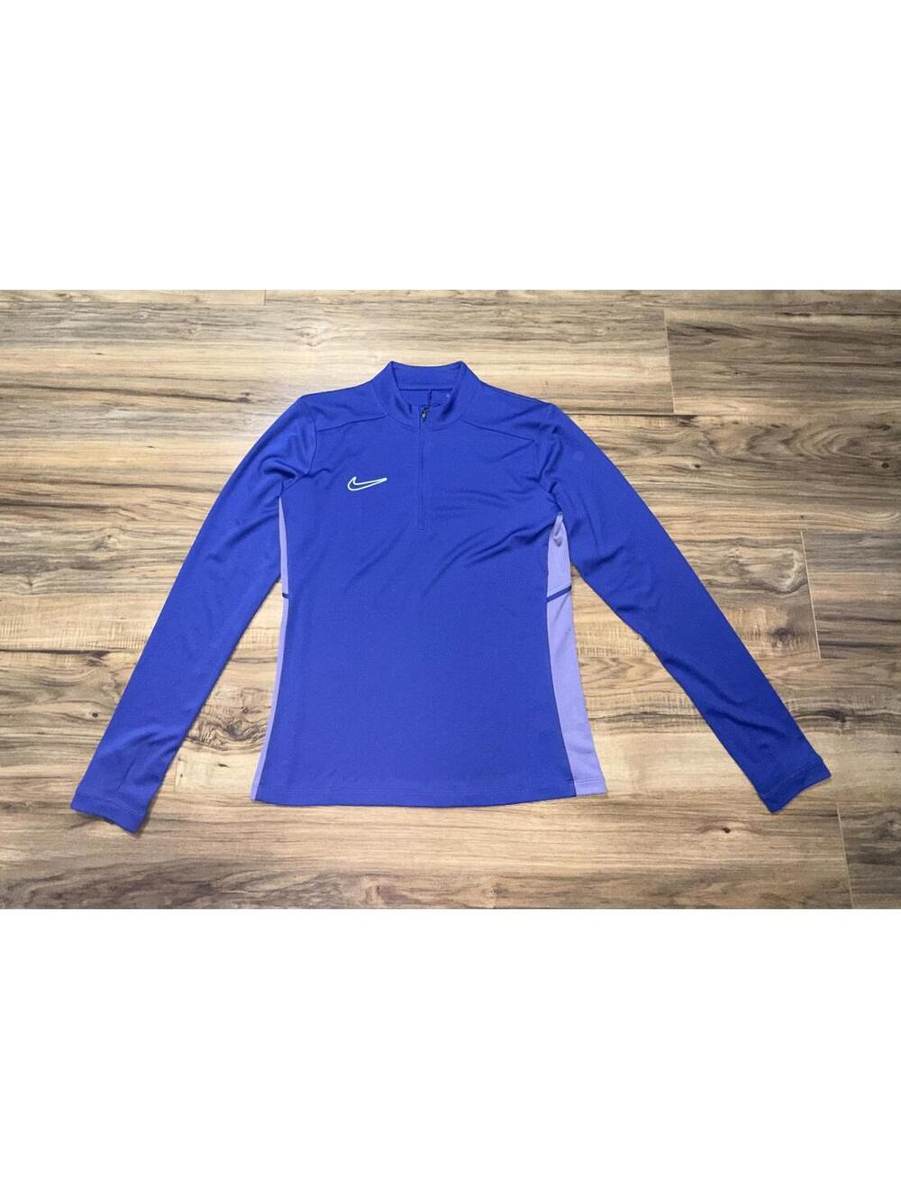 Nike Academy Women's Dri-FIT Crew-Neck Long-Sleeve Soccer Top